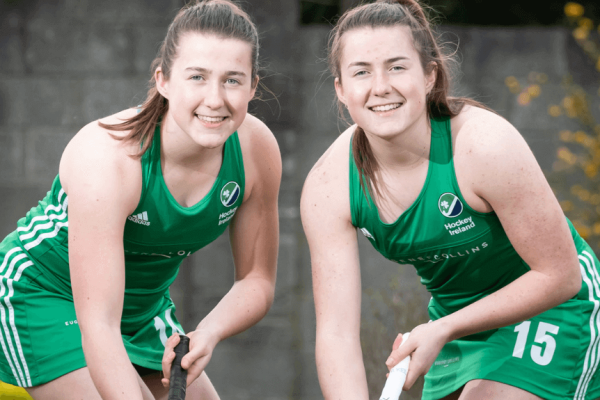 hannah and Rachel Kelly posing in their hockey gear 