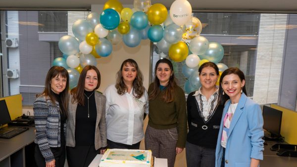 Benamic employees in front of Benamic cake at new Hybrid Office place